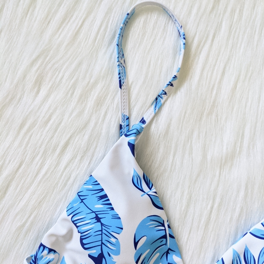 Blue and white tropical leaf print bikini top - Picture 3 of 7